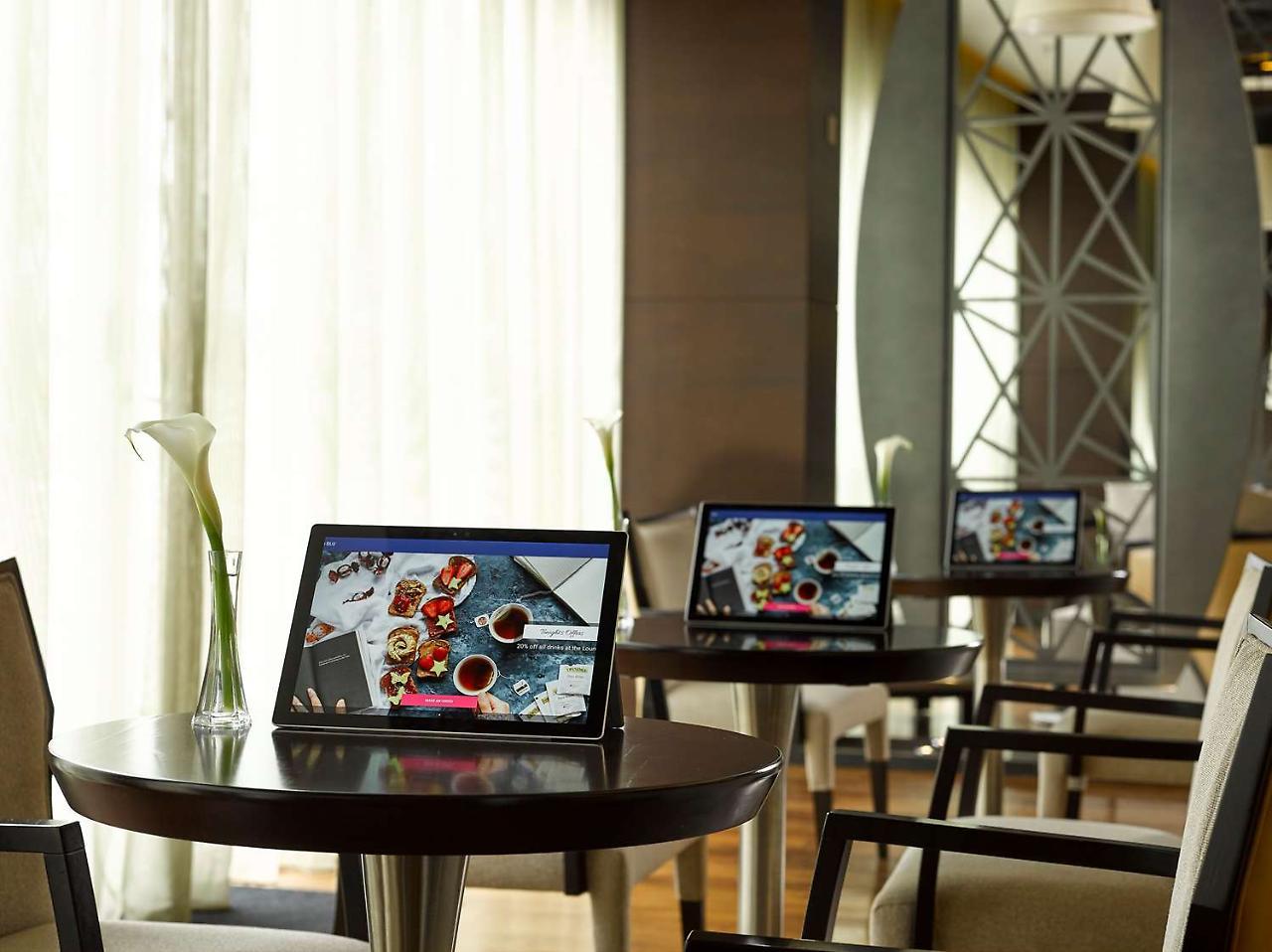 Radisson Blu Hotel & Convention Centre Κιγκάλι Εξωτερικό φωτογραφία A tablet computer