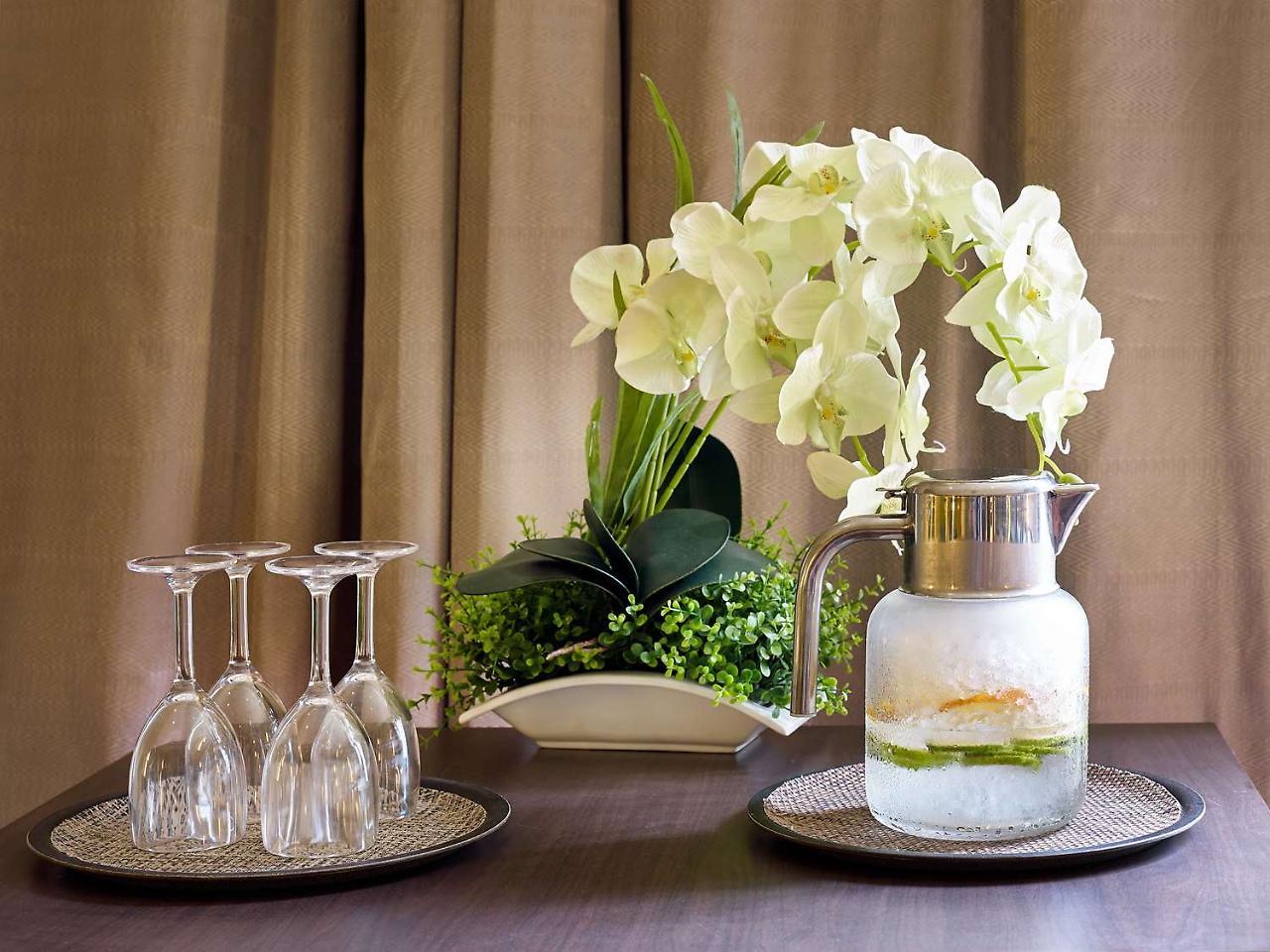 Radisson Blu Hotel & Convention Centre Κιγκάλι Εξωτερικό φωτογραφία A set of wine glasses