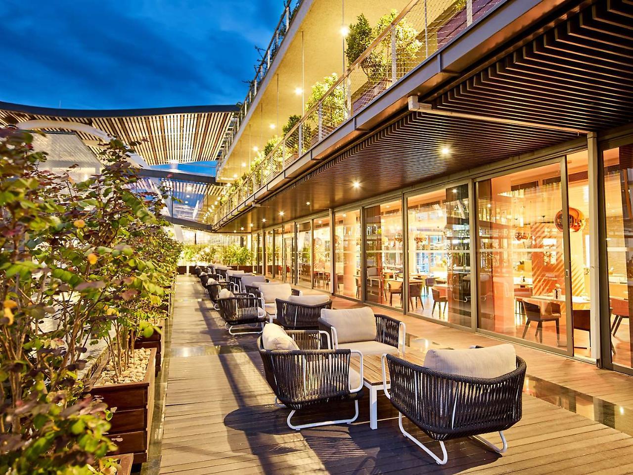 Radisson Blu Hotel & Convention Centre Κιγκάλι Εξωτερικό φωτογραφία The Terrace