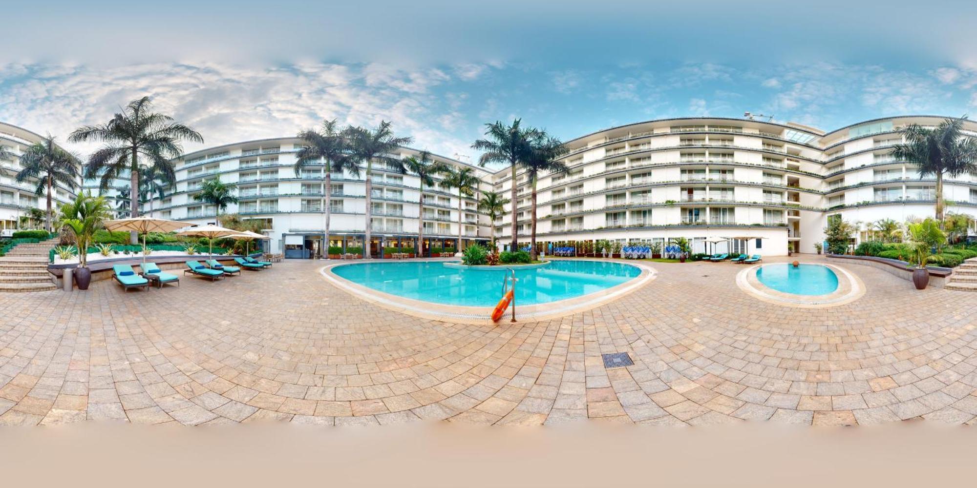 Radisson Blu Hotel & Convention Centre Κιγκάλι Εξωτερικό φωτογραφία The pool at the hotel
