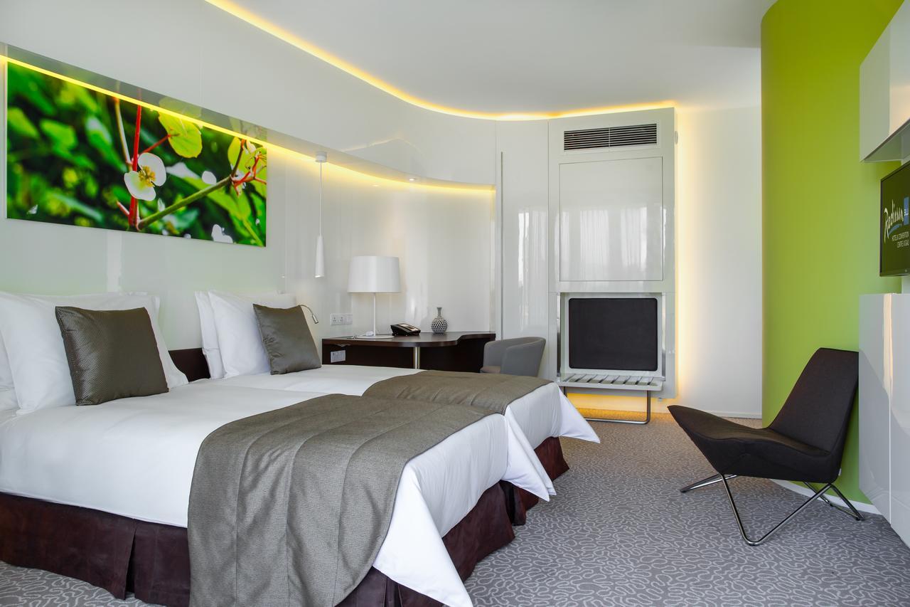 Radisson Blu Hotel & Convention Centre Κιγκάλι Εξωτερικό φωτογραφία A room at the hotel