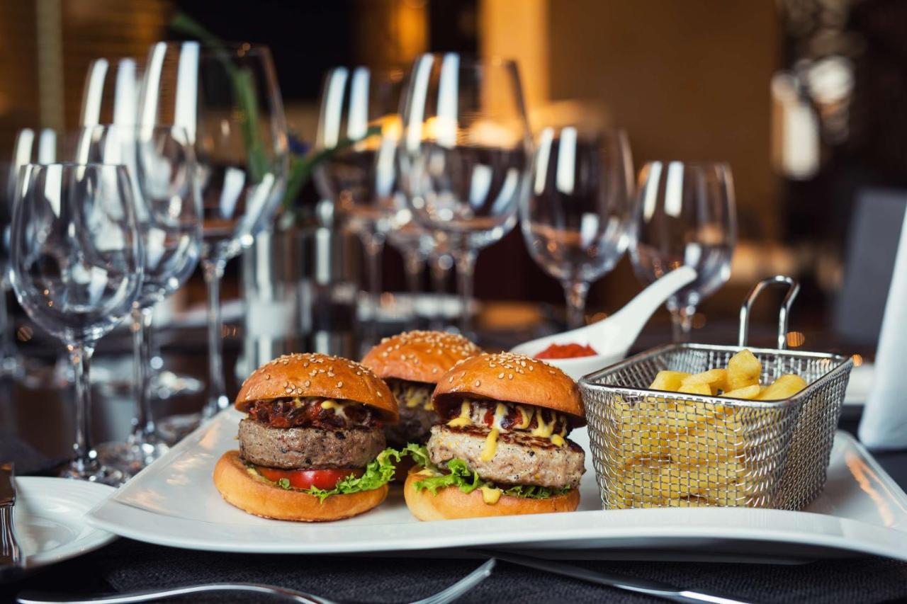 Radisson Blu Hotel & Convention Centre Κιγκάλι Εξωτερικό φωτογραφία A selection of sliders