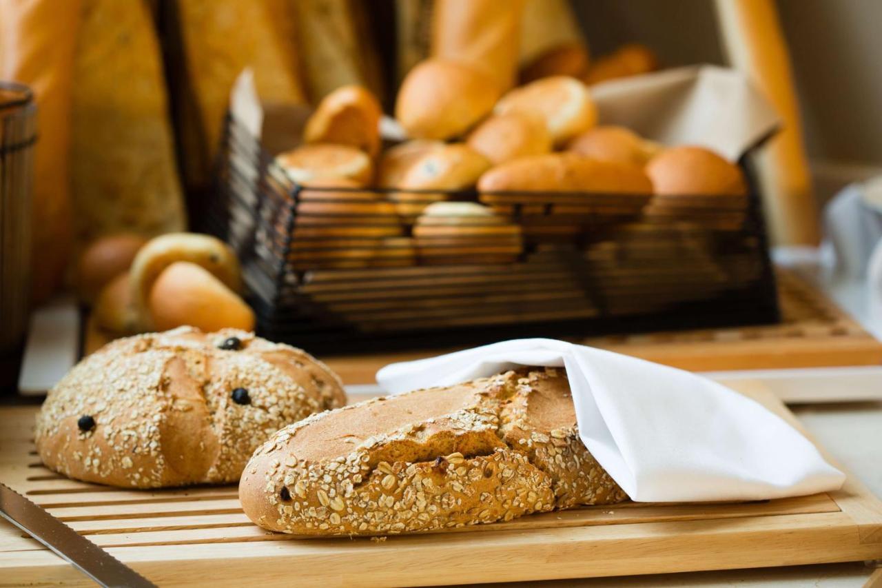 Radisson Blu Hotel & Convention Centre Κιγκάλι Εξωτερικό φωτογραφία Bread