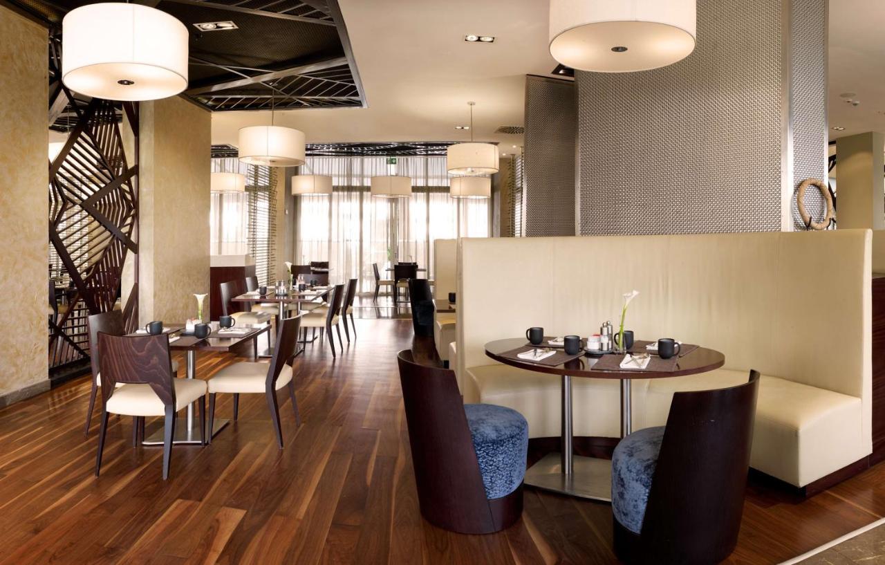 Radisson Blu Hotel & Convention Centre Κιγκάλι Εξωτερικό φωτογραφία The interior of the restaurant